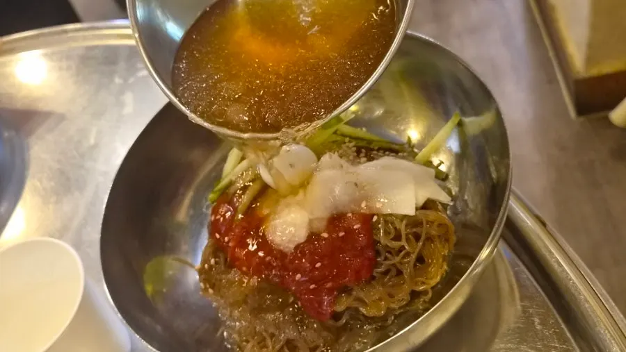4900원 비빔냉면 한 그릇