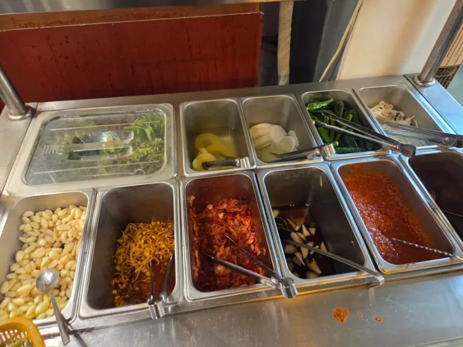 Basic side dishes including wrap vegetables, kimchi, and bean sprouts