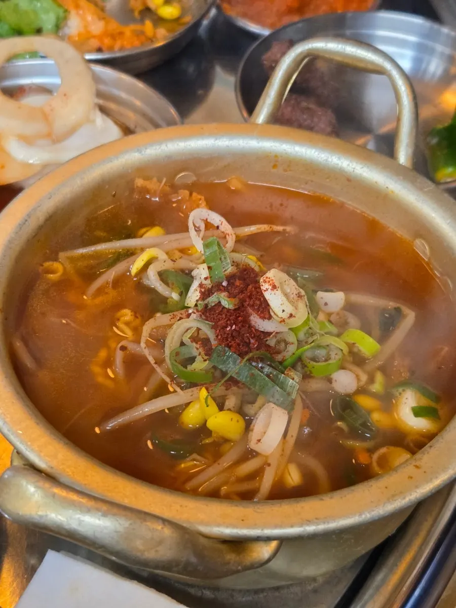 Ramyeon loaded with bean sprouts