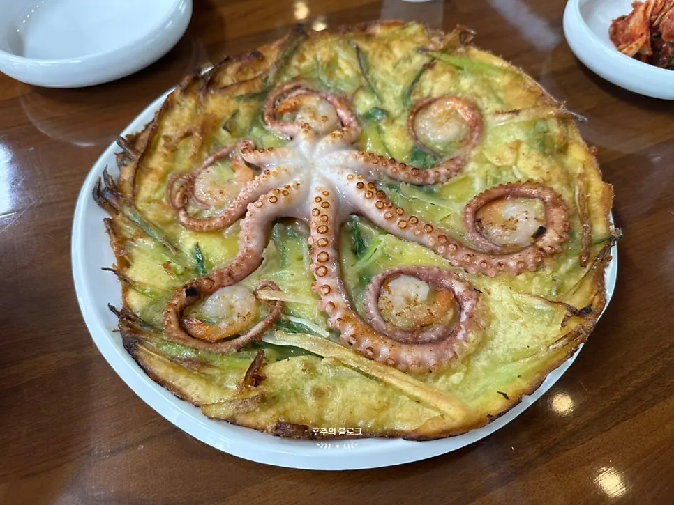 낙지 한 마리가 통째로 올라간 낙지한마리파전