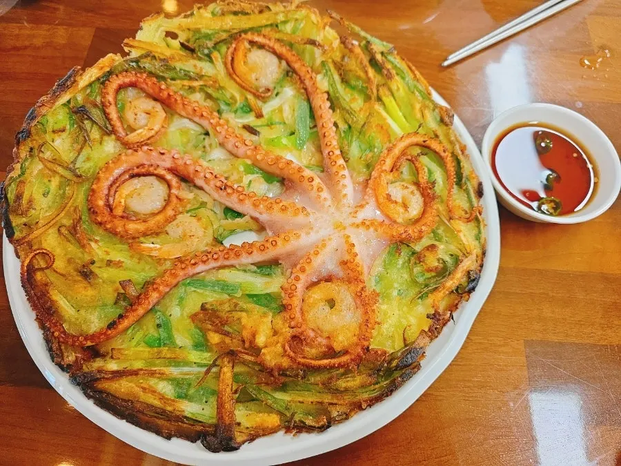 Whole-octopus pancake and table set