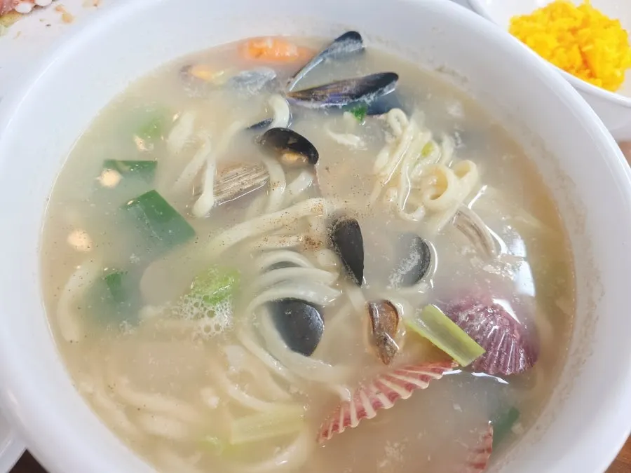 Seafood kalguksu table set