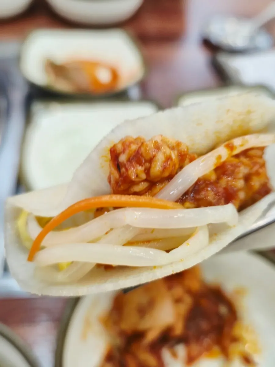 알과 고니가 올라간 해물찜