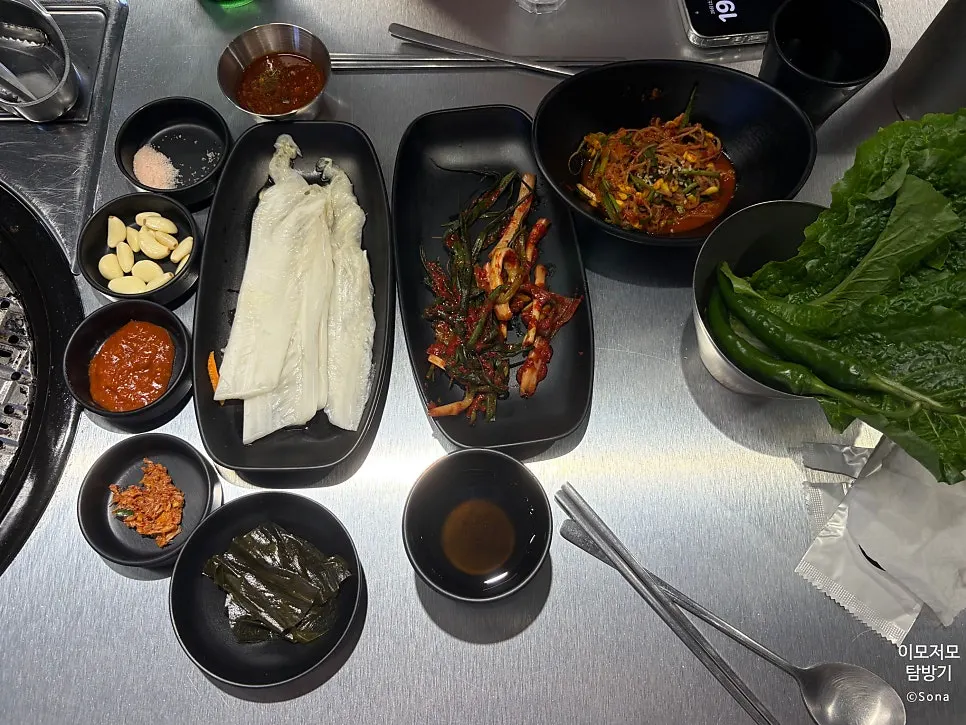 Basic spread with wrap greens and kimchi