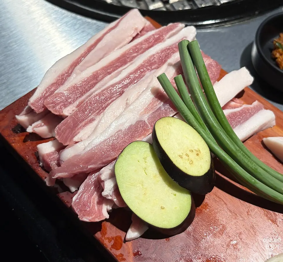 Platter of gabrisal with eggplant and garlic stems