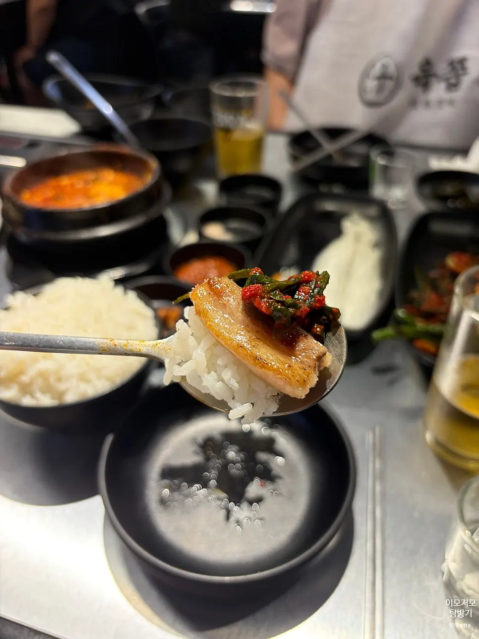 Mushrooms and white kimchi grilled in gabrisal fat