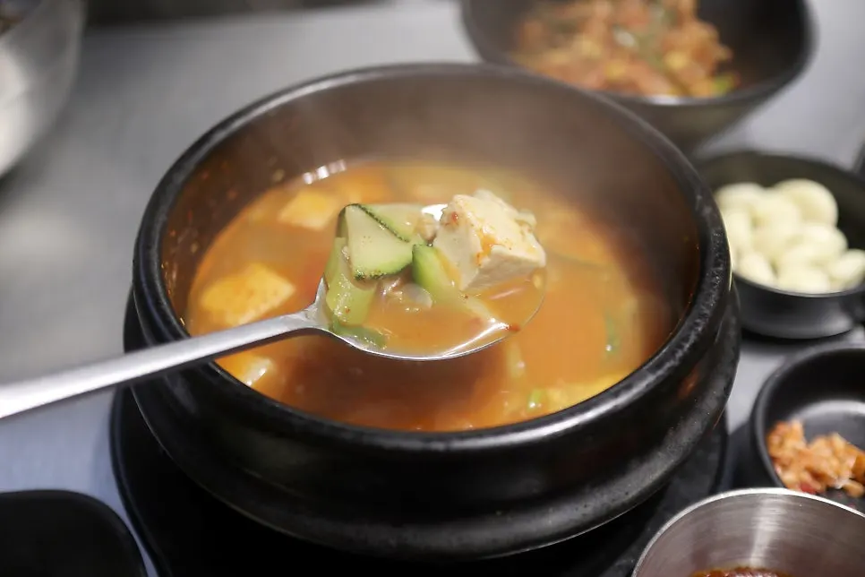 백김치와 함께 먹는 고기