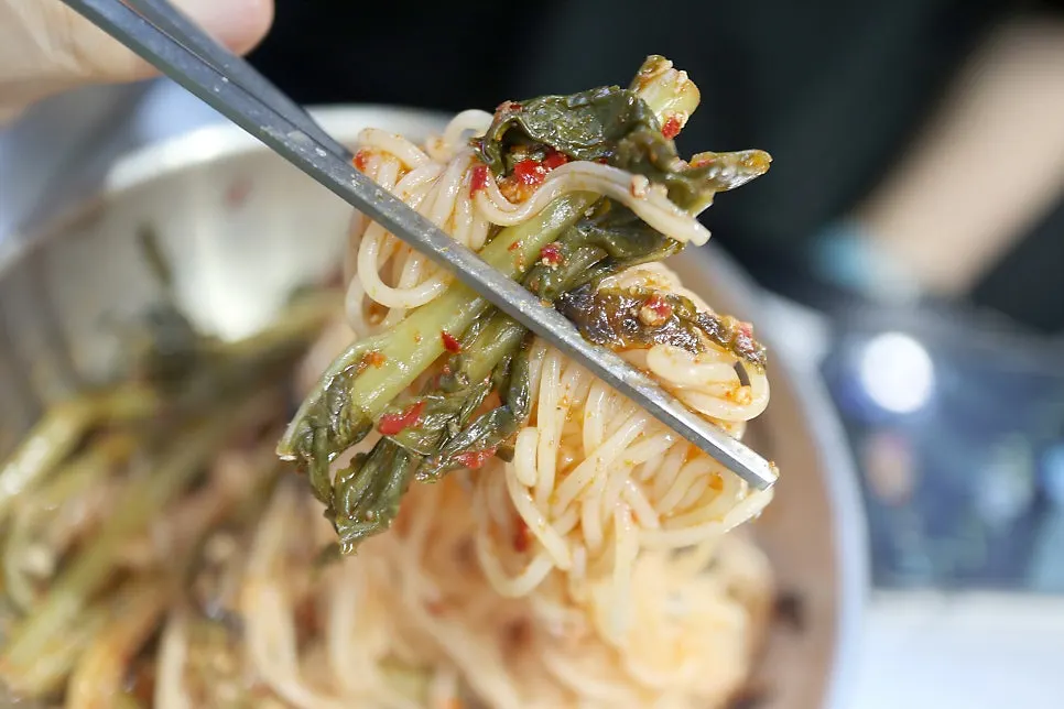 열무 비빔국수 한 그릇