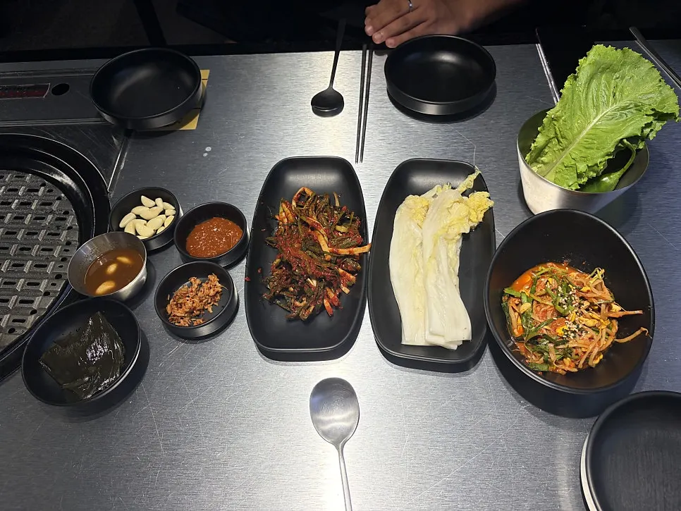 Ordering meat and sides via T-order tablet