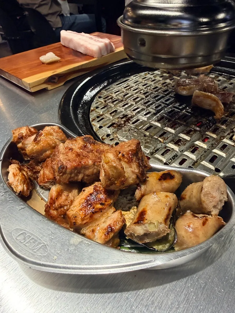 Finishing a meal at Yukjjip in Eungam-dong