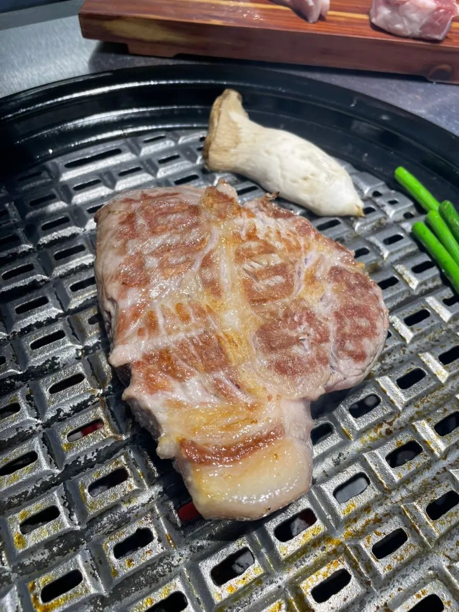 Cuts included in Yukjjip’s assorted platter