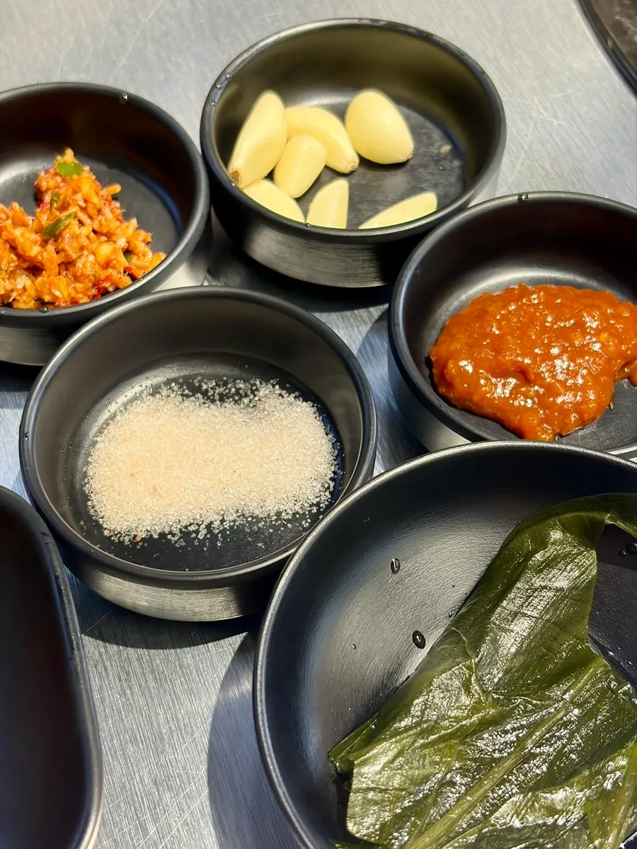 Seasoned bean sprouts, green onion kimchi, and other side dishes