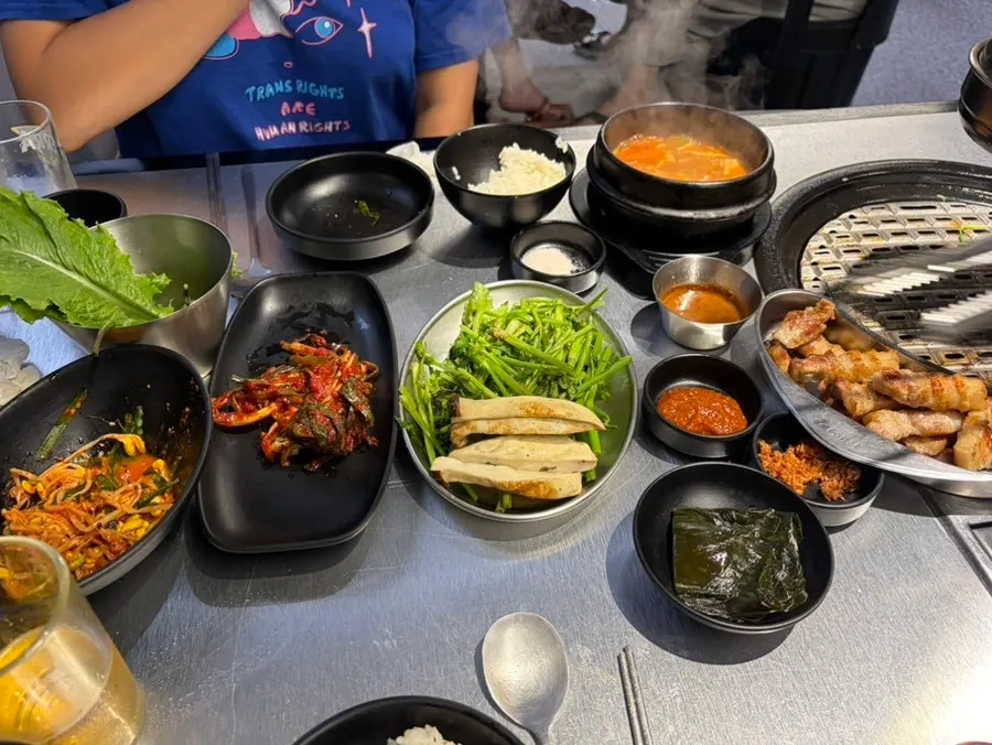 된장찌개까지 올라온 육쯥 한 상