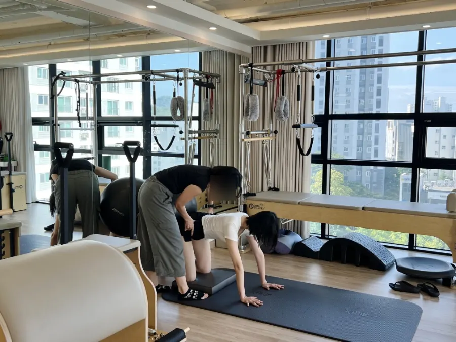 Image from the pilates class visit after knee surgery