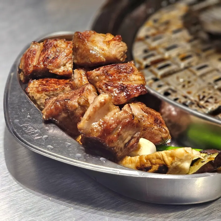店员帮烤的厚切五花肉