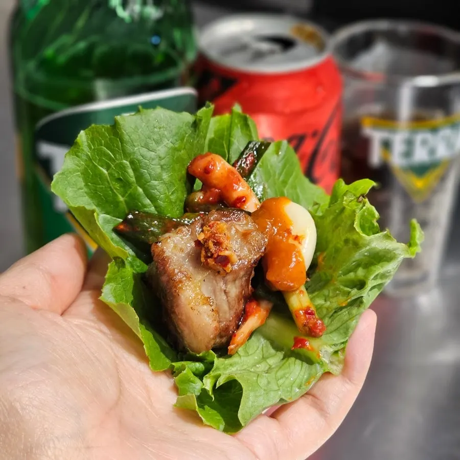 烤得焦香的五花肉切面