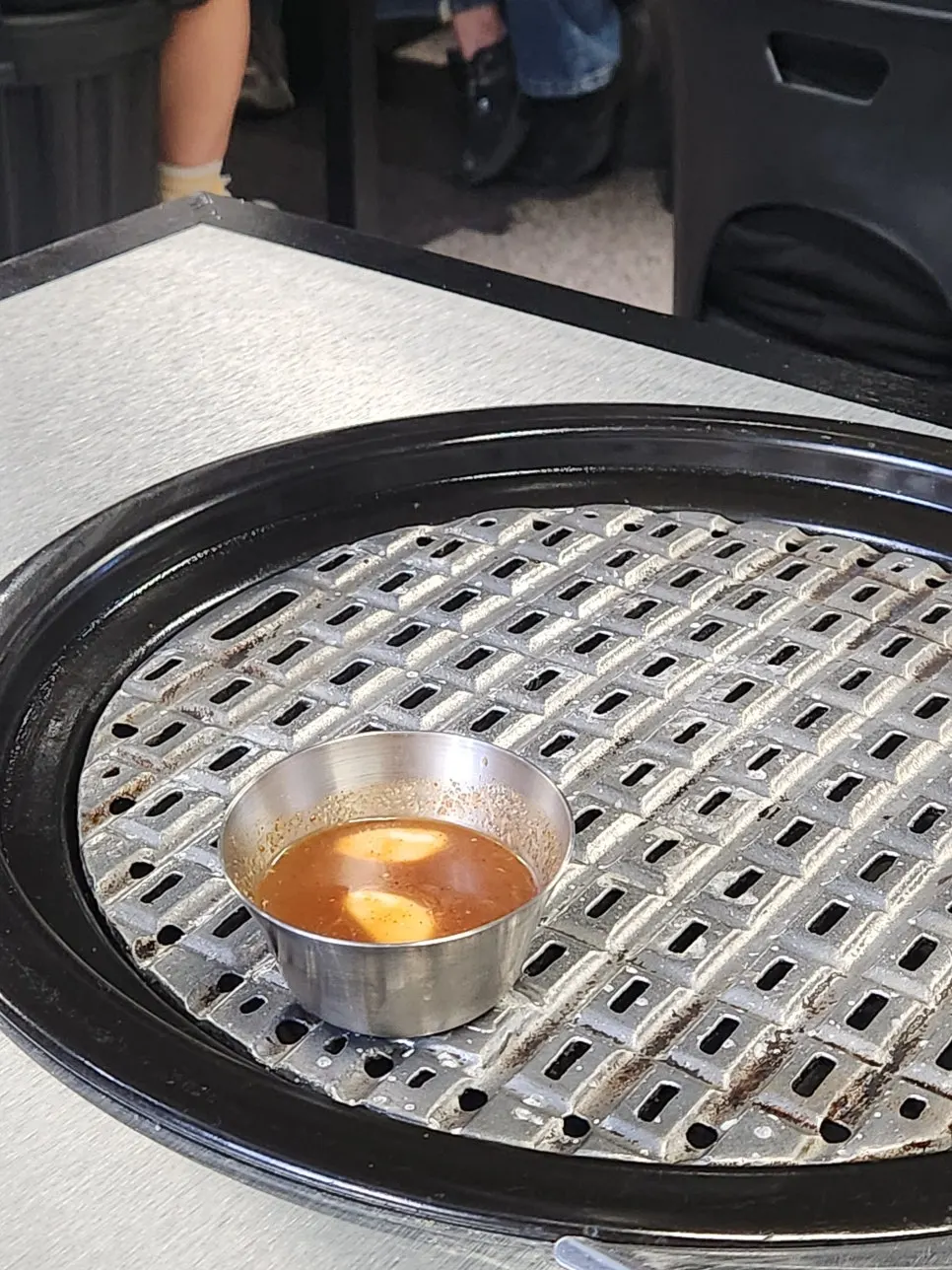 리필 가능한 명이나물과 파김치