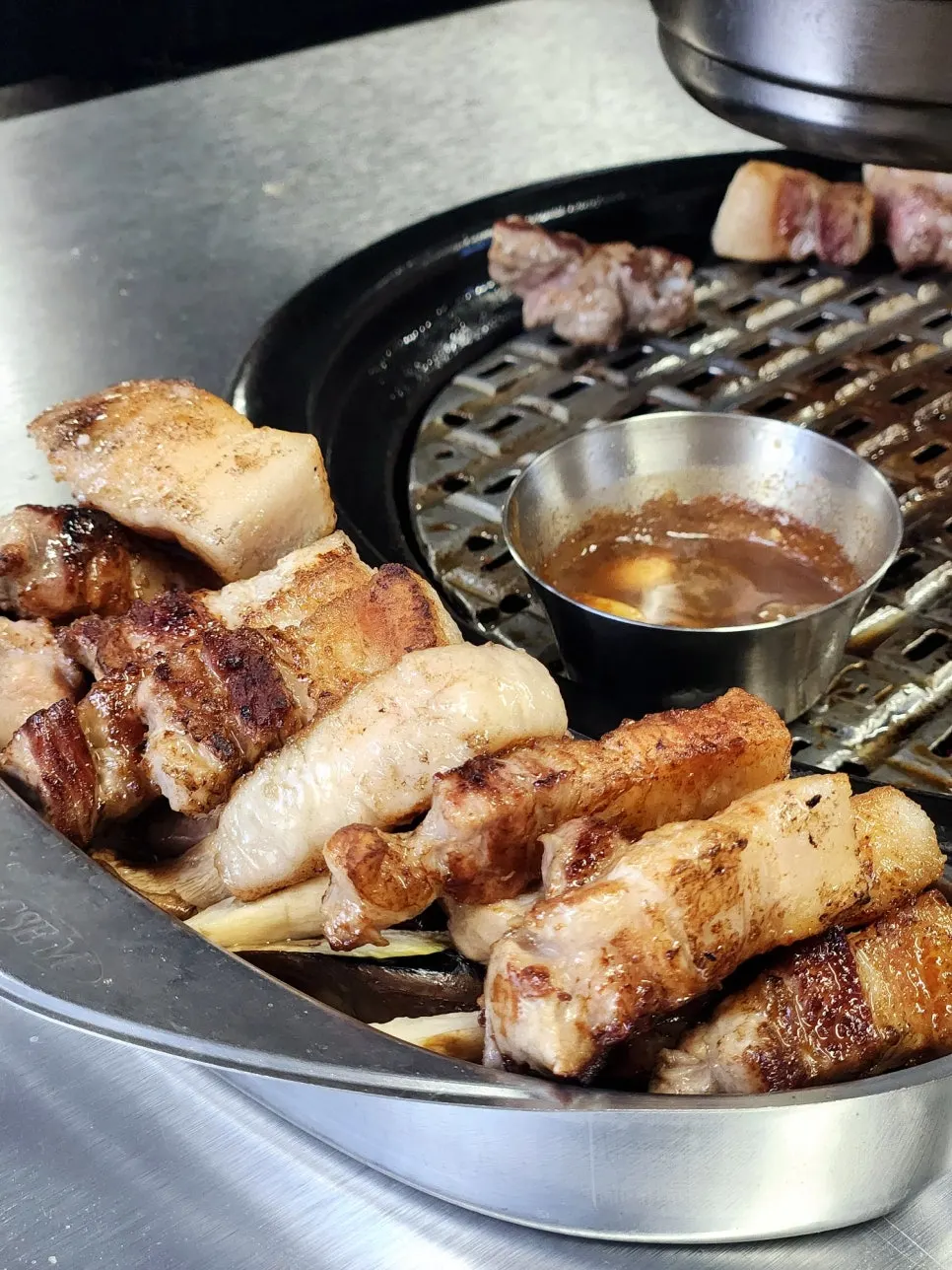 두툼한 삼겹살과 야들한 목살 클로즈업