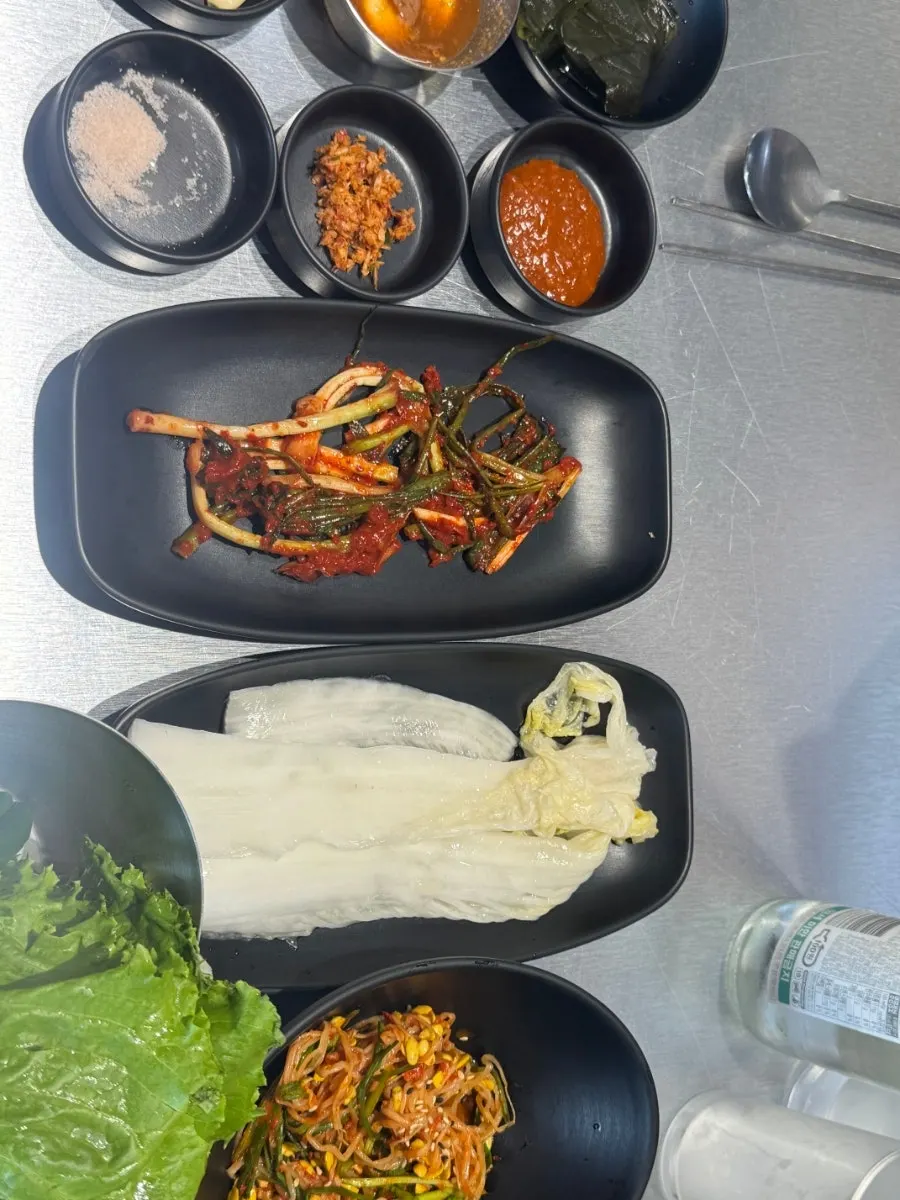 Table spread of Yukjjip's basic banchan