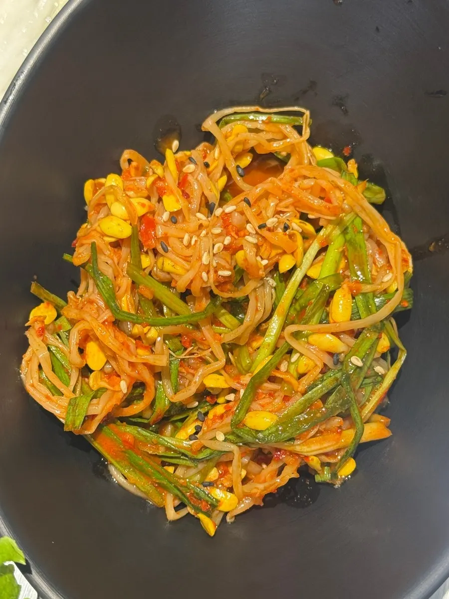 Plate of lettuce, vegetables, and cheongyang chili