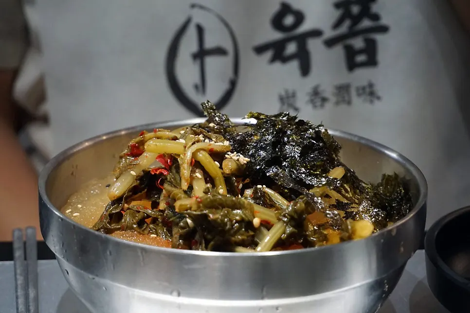 열무가 가득한 육쯥 열무물국수