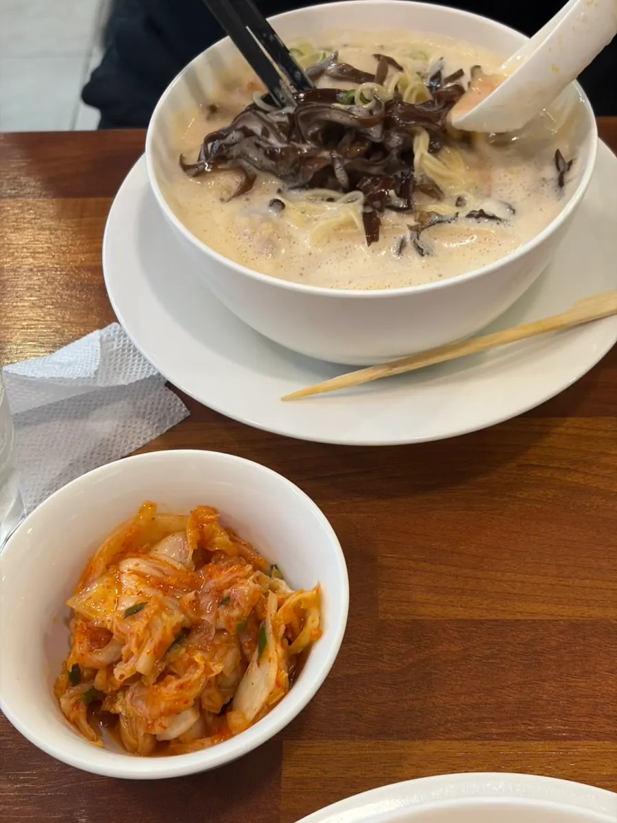 테이블에 준비된 피클