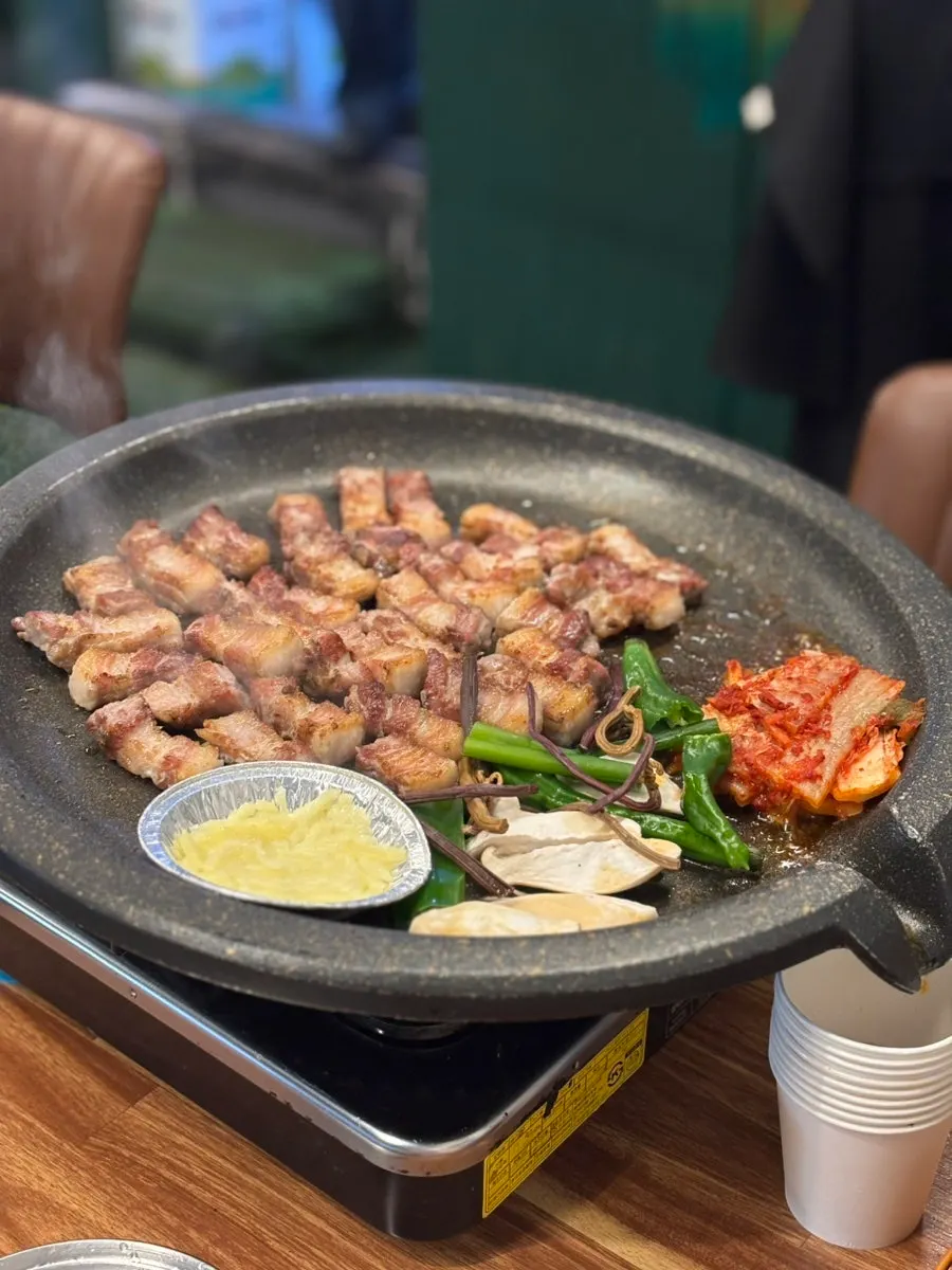 逼出油脂的烤五花肉