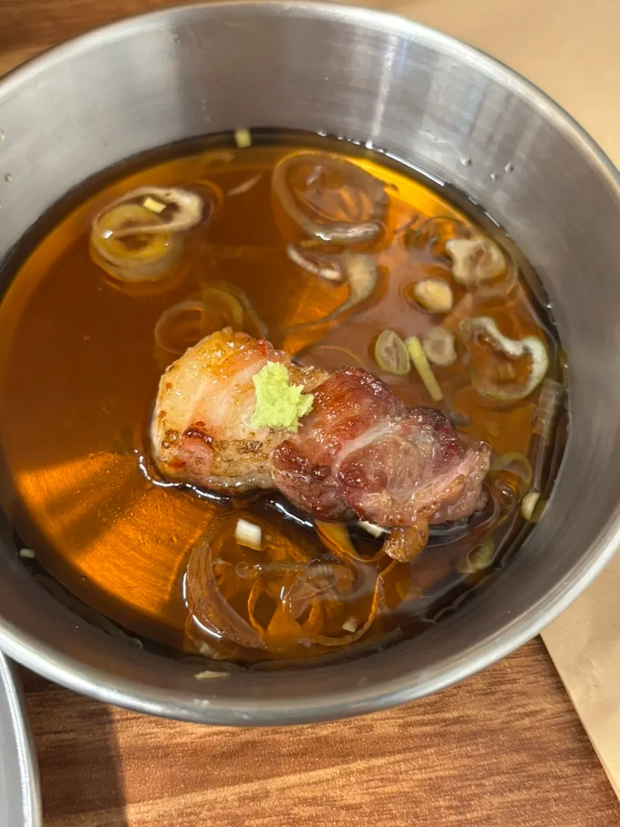 搭配陈年泡菜和带鱼内脏酱的五花肉