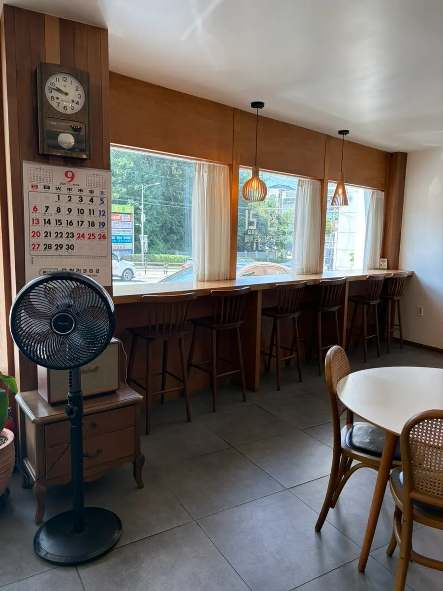 Seating area at Eopcheonri382 Chungbuk National University Branch