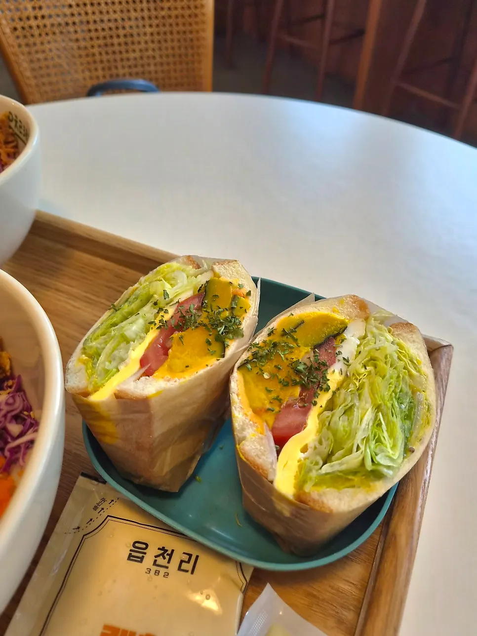 Sandwich filled with lettuce and sweet pumpkin