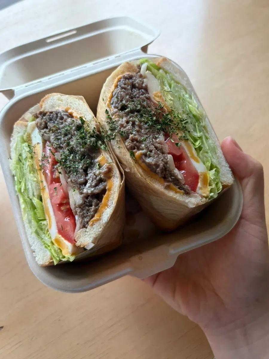 햄버거 같은 비주얼의 불고기 샌드위치