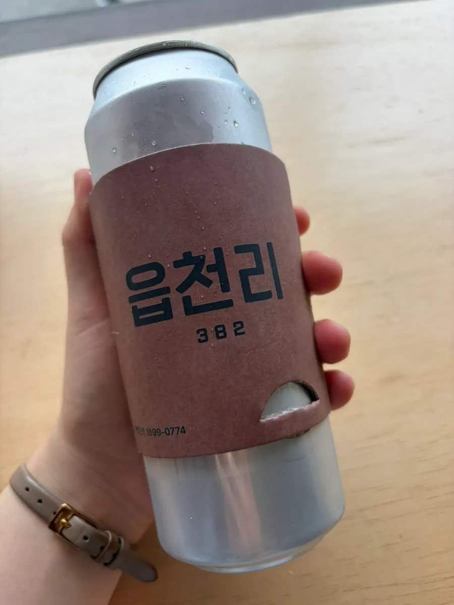 캔으로 실링된 테이크아웃 읍천리커피