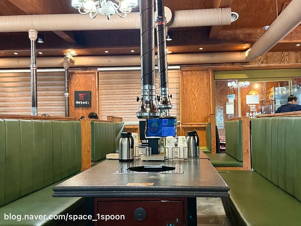 Dining hall seating with chandeliers at Dongbaek Hanokjip