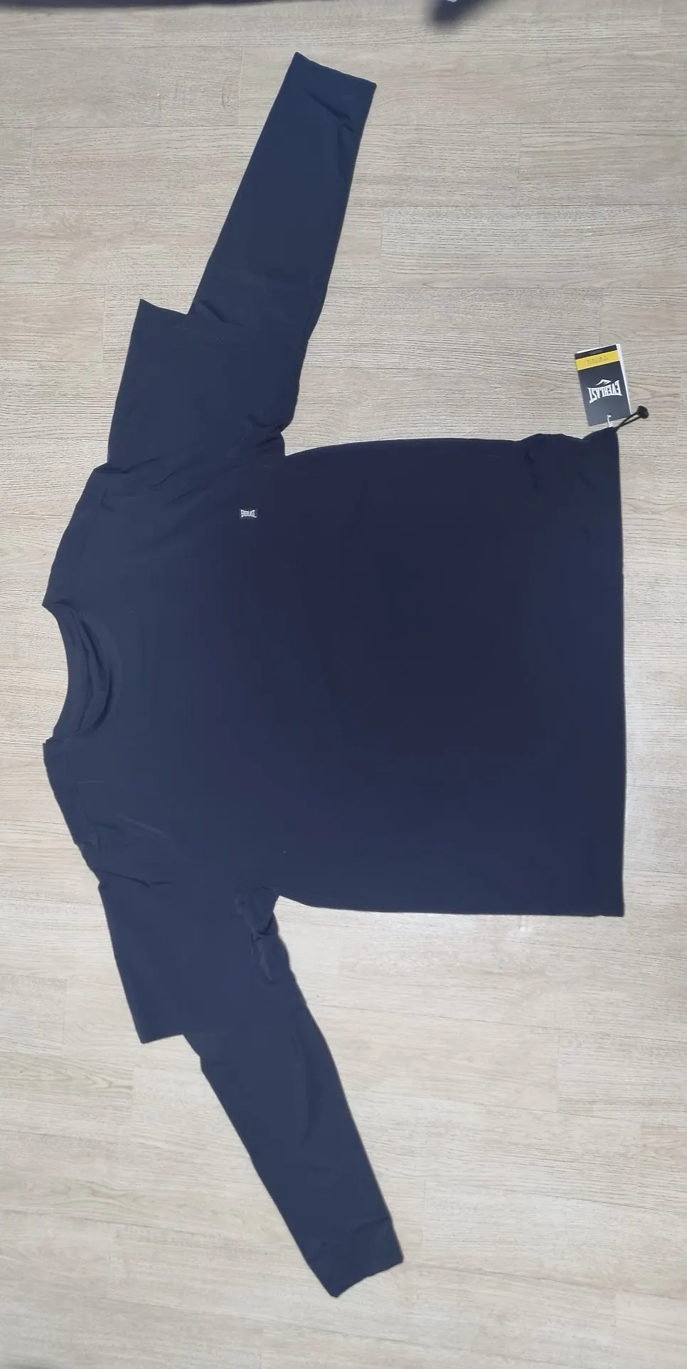 Black Everlast Men's Running Crew Set components