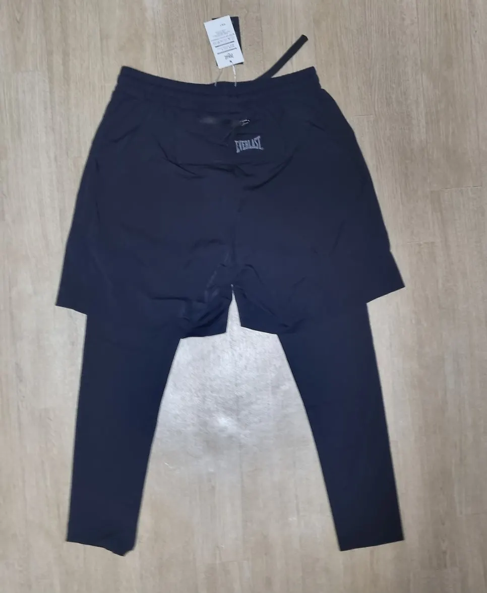 Fit of the black Everlast layered T-shirt