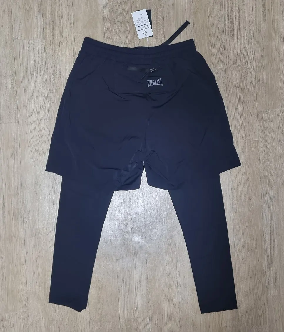 Layered style of the Everlast Running Crew Set top