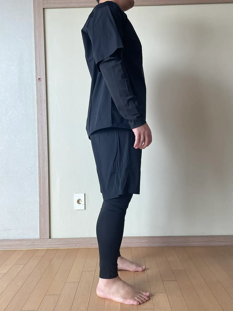 Black Everlast Running Crew Set worn for running