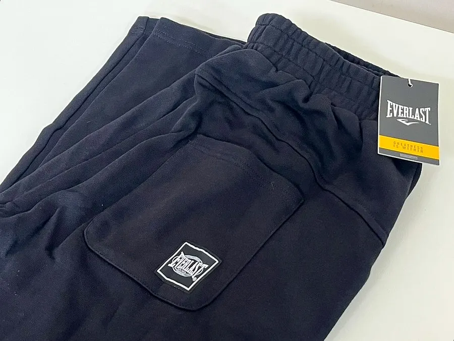 Drop-shoulder design of the Everlast zip-up hoodie
