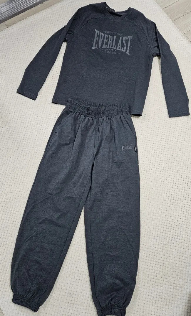 Thin, lightweight Everlast tracksuit fabric