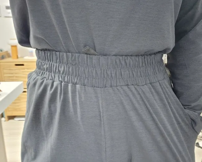 Sturdy waistband detail on charcoal jogger pants