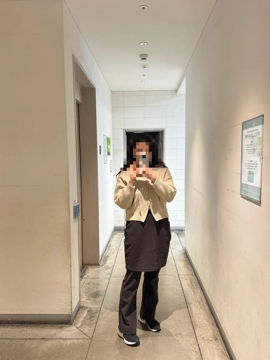 Wearing fleece-lined skirt-layered pants in winter