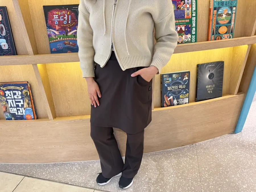 Fleece-lined skirt-layered pants paired with a shirt