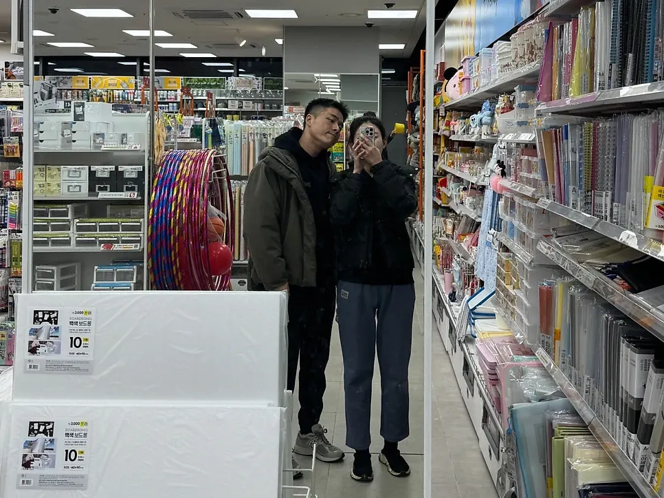 Couple wearing Everlast fleece tracksuits