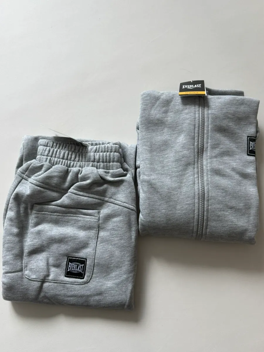 Everlast tracksuit fabric and design