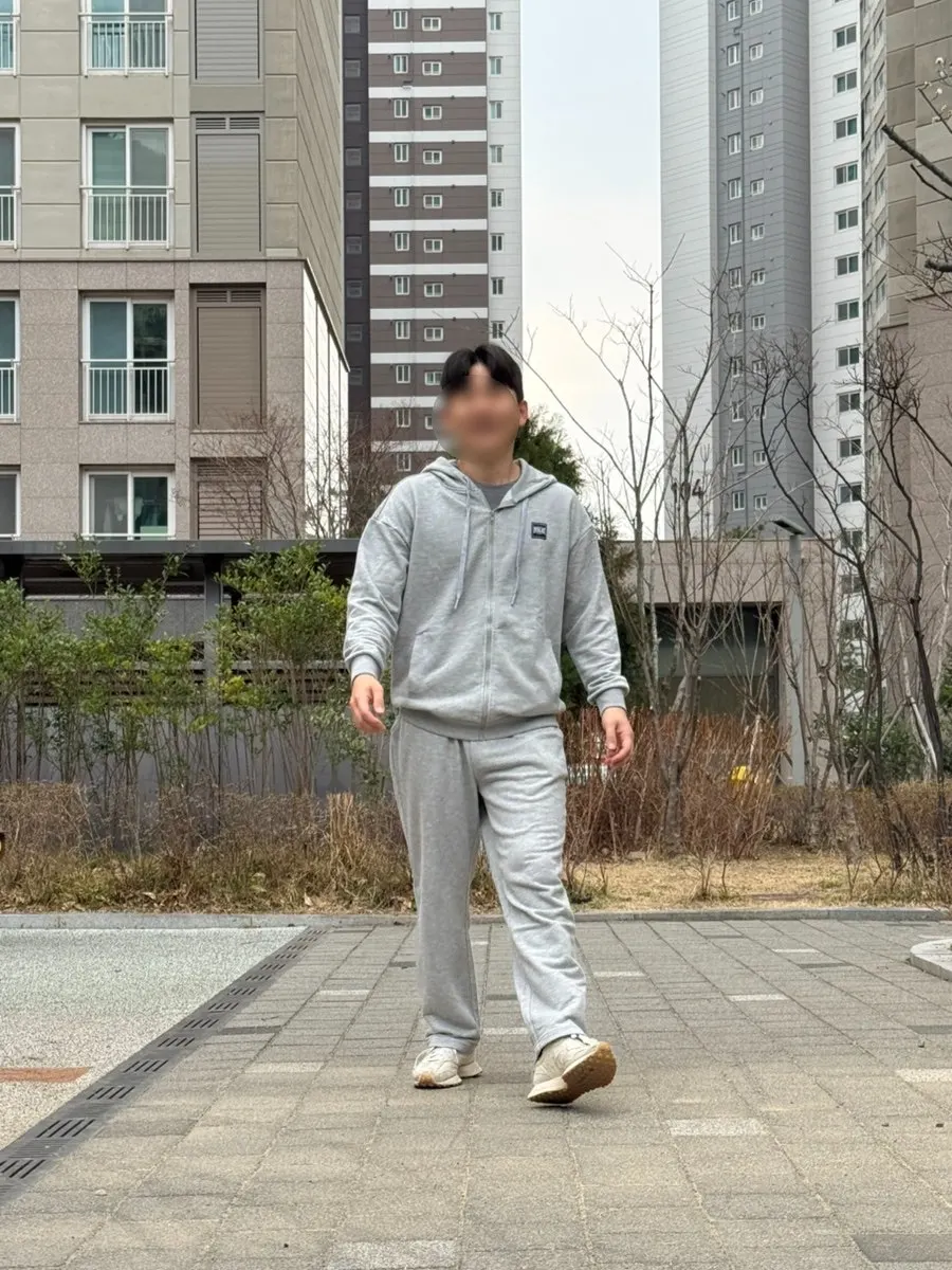 Everlast gray tracksuit worn by the reviewer’s husband