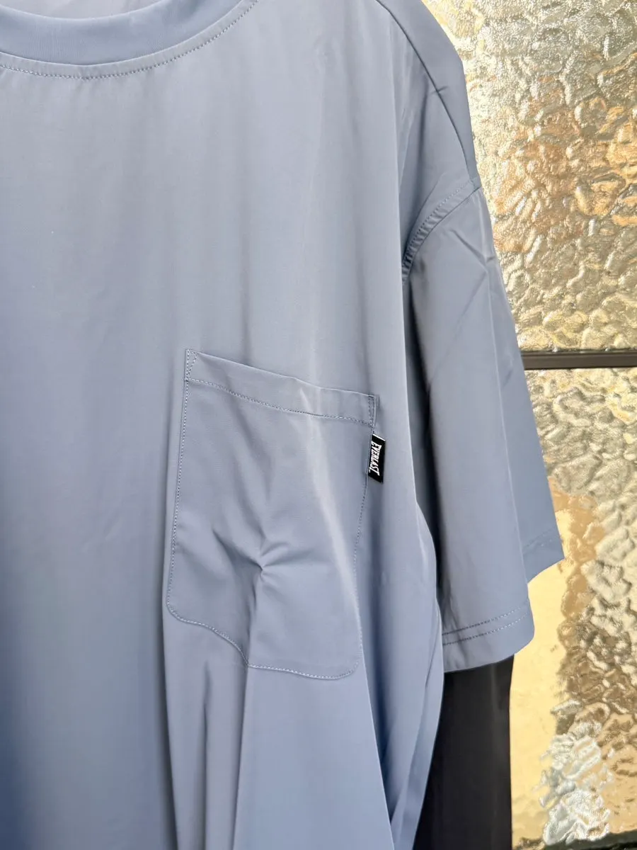 Layered construction of the Everlast running outfit top