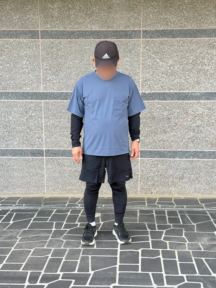 Everlast running outfit worn in a relaxed fit