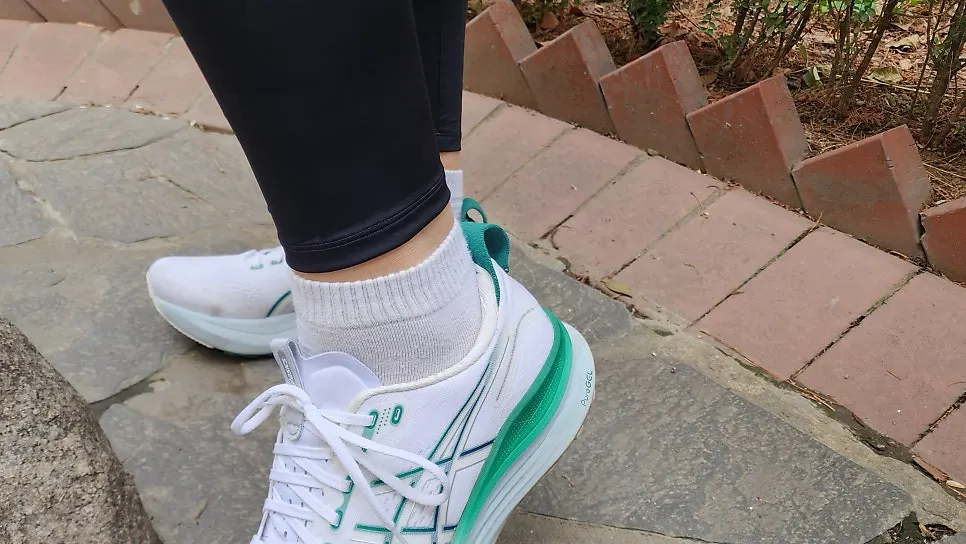 Running wear bottoms with attached shorts and leggings