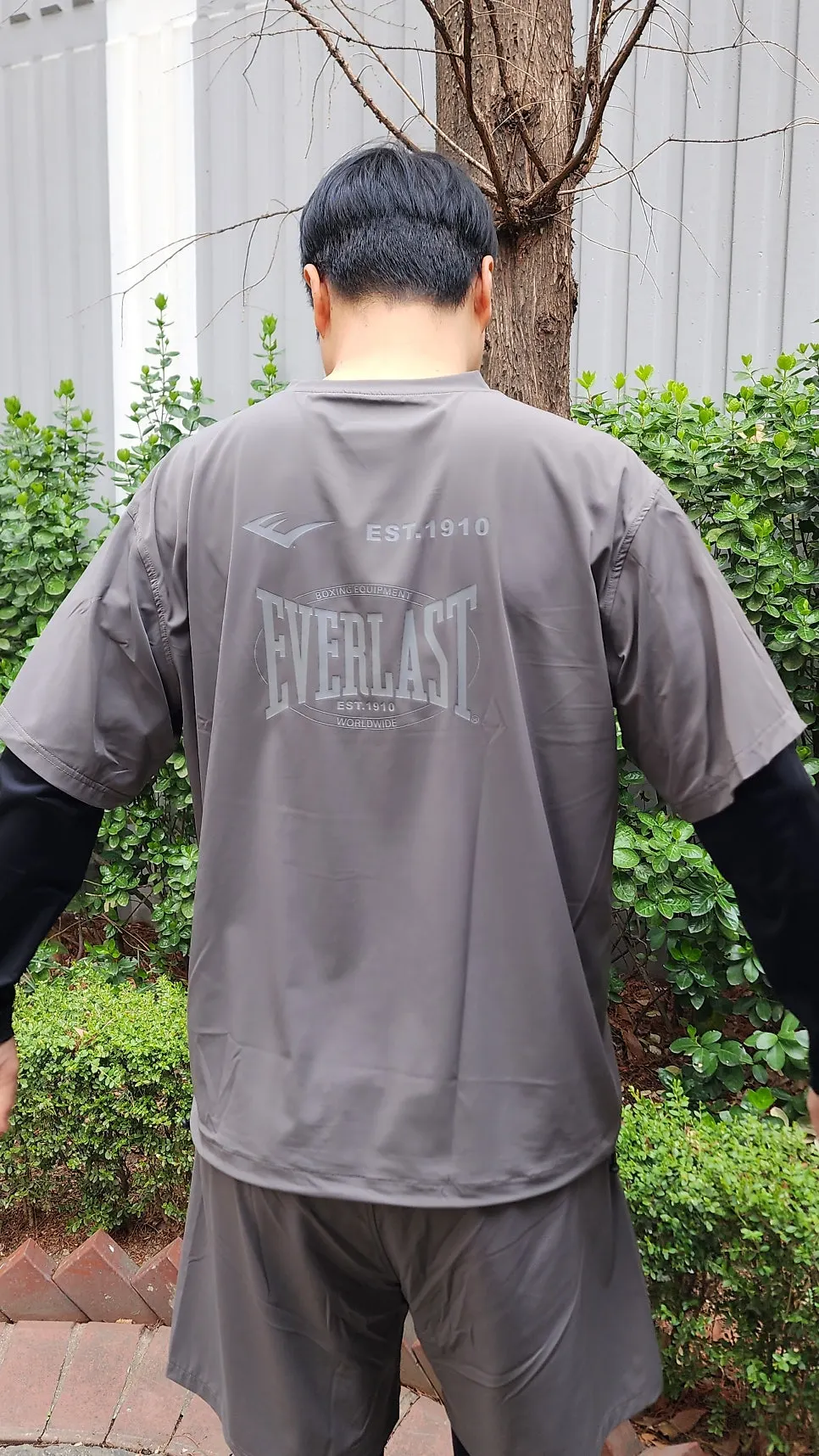 Roomy pocket on Everlast running wear bottoms