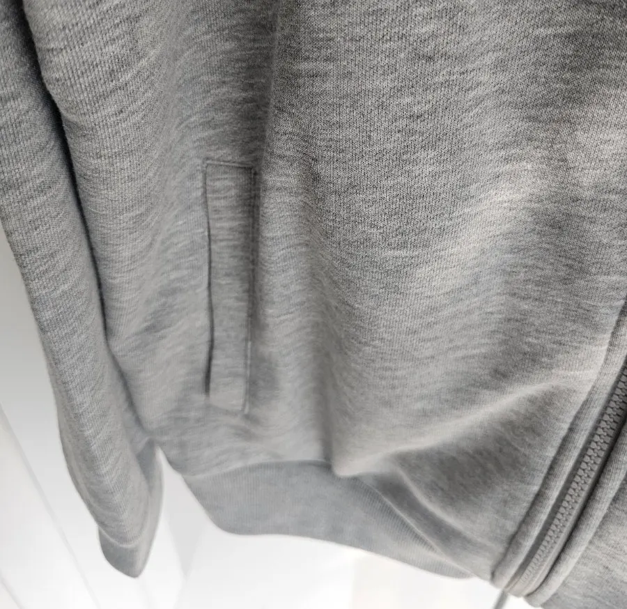 Hood and zipper details of Everlast workout clothes